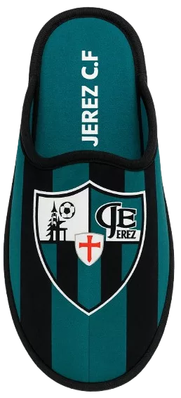 Zapatillas de casa personalizadas del Jerez CF en color verde y negro con escudo detallado.
